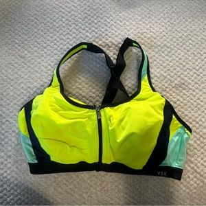 Victoria’s Secret VSX Sport Bra 38C Like New!